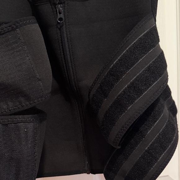 Black Women’s Sports Workout Vest - Picture 9 of 12